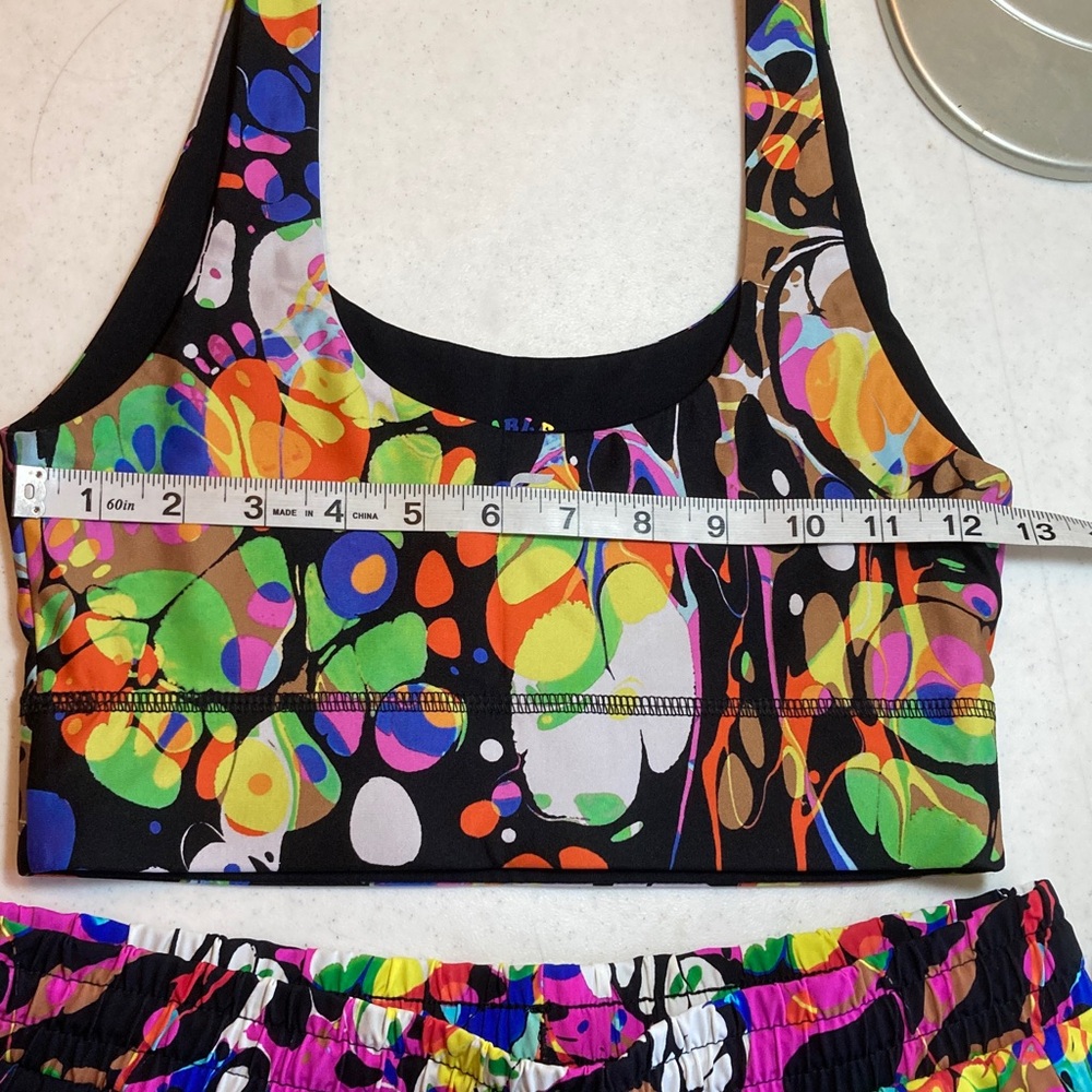 Fabletics 2 pc Colorful Abstract Athletic Set - Picture 4 of 7